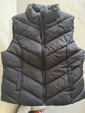 Cole Haan Women’s Quilted Puffer Vest - Black